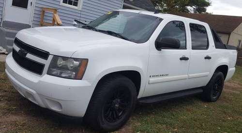 2007 Chevrolet Avalanche 1500 LS Sport Utility Pickup 4D 5 1/4 ft for sale in Riverton, PA