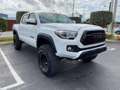 2019 Toyota Tacoma TRD Off-Road 4X4 crewcab pickup truck - cars & for sale in Hialeah, FL