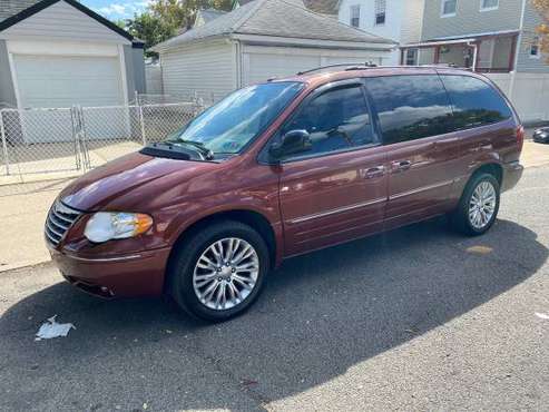 2007 Chrysler Town And Country Limited Fully Loaded Low Miles Mint -... for sale in South Ozone Park, NY
