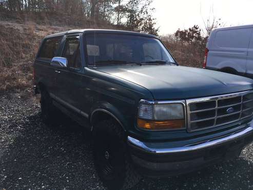 1996 Ford Bronco XLT 4X4 for sale in Central Islip, NY