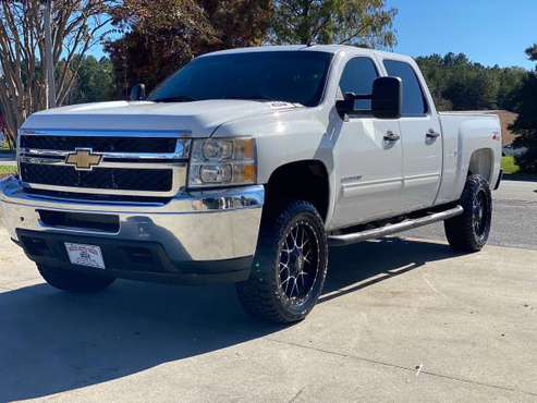 Leveled 11 Chevy Silverado 2500hd 4x4 GAS clean one owner southern -... for sale in Easley, SC