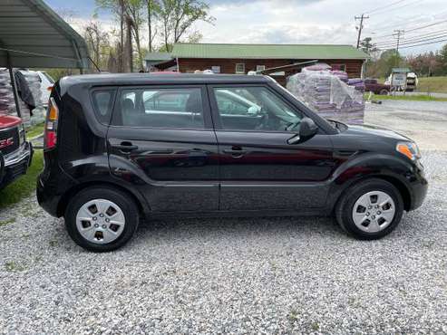 2011 Kia Soul runs and drives great! Manual transmission Dependable for sale in Marion, NC