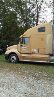 2006 Freightliner Columbia Detroit 14 liter 10 spd for sale in Williamsburg, KY