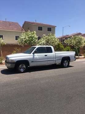 2000 Dodge Ram 1500 v8 ext cab with tonnue cover for sale in North Las Vegas, NV