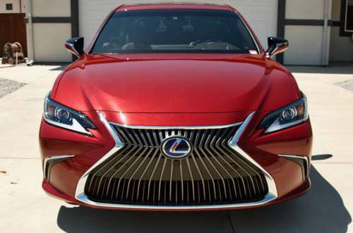 2019 Lexus ES 300h Luxury - Like New Condition - - by for sale in Paso robles , CA
