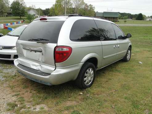 05 Chrysler Town & Country - - by dealer - vehicle for sale in Maryville, TN