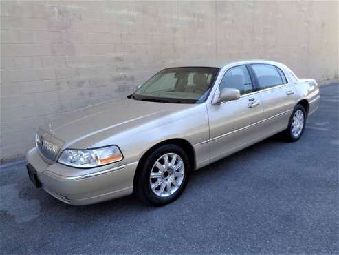 2009 Lincoln Town Car Signature Limited - cars & trucks - by dealer... for sale in Fort Oglethorpe, TN