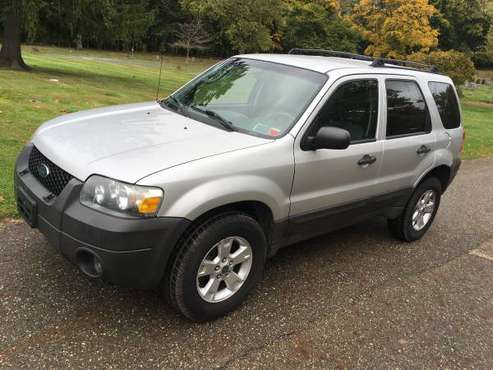 **2006 Ford Escape XLT 4WD**(Clean Title) - cars & trucks - by owner... for sale in Akron, OH