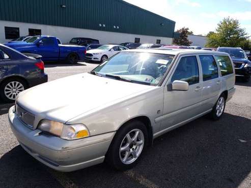 2000 VOLVO V 70 PA INSPECTED TILL JULY 2021 CHEAP COMMUTER AS IS... for sale in Allentown, PA