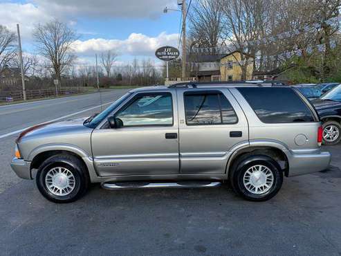 1999 GMC Jimmy SLE 4X4 Sport Utility 4-Door - cars & trucks - by... for sale in Dayton, OH