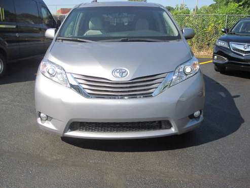 2017 toyota sienna xle - - by dealer - vehicle for sale in Arlington Heights, IL
