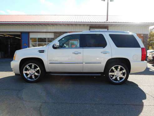 ★★★ 2013 Cadillac Escalade AWD / Fully Loaded / Extra Clean! ★★★ -... for sale in Grand Forks, ND
