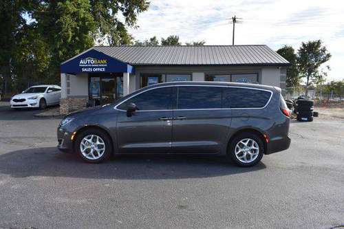 2017 CHRYSLER PACIFICA TOURING L - EZ FINANCING! FAST APPROVALS! for sale in Greenville, SC