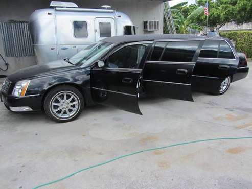 2011 cadilac DTS superior coach 6 door limo funeral car hearse for sale in Hollywood, LA