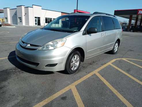 2006 TOYOTA SIENNA LE V6 7 PASSENGER! CLEAN! 💯 - cars & trucks - by... for sale in Olympia Fields, WI