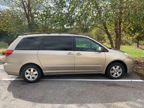 2004 Toyota Sienna XLE for sale in Akron, OH