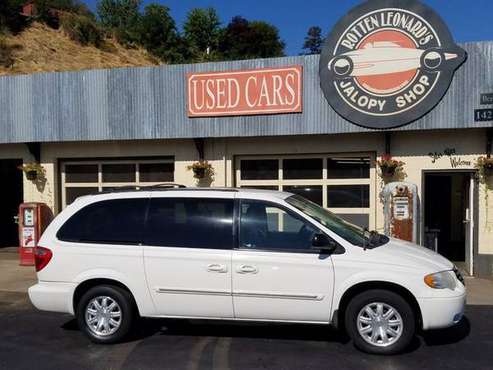 2006 Chrysler Town & Country - In-House Financing Available! for sale in LEWISTON, ID