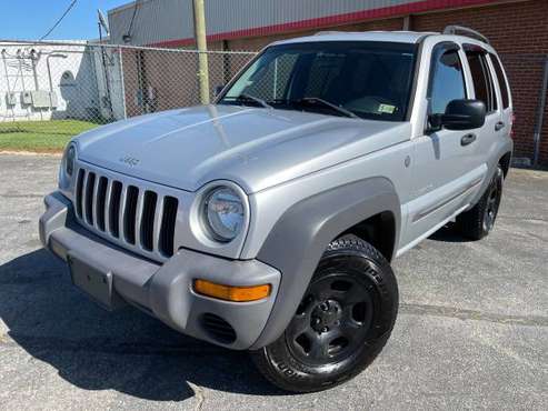 2004 Jeep Liberty Sport 4x4 V6 SUV Cold A/C 158k miles Clean 4x4 for sale in Roanoke, VA