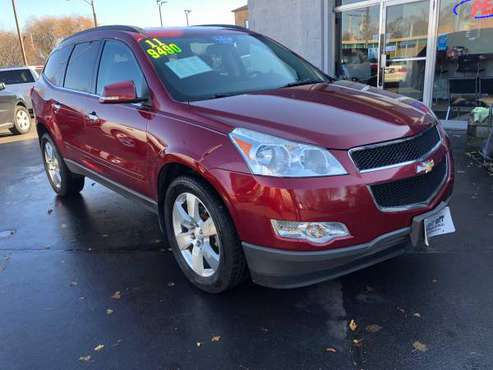 *** 2011 Chevy Traverse LT AWD Carfax Certified! Impeccable Service... for sale in milwaukee, WI