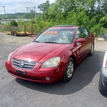 NISSAN ALTIMA. RUNS GREAT. CLEAN. - cars & trucks - by dealer -... for sale in Massillon, OH