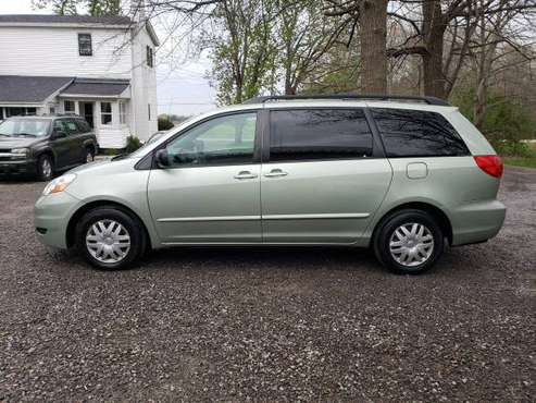 2008 Toyota Sienna LE Seats 8 - 1 Owner - - by dealer for sale in Dunkirk, NY