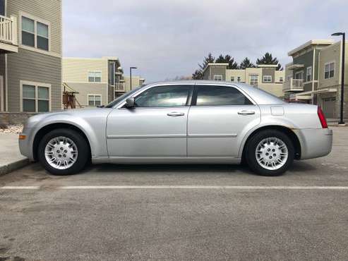 2006 Chrysler 300 Limited - cars & trucks - by owner - vehicle... for sale in milwaukee, WI