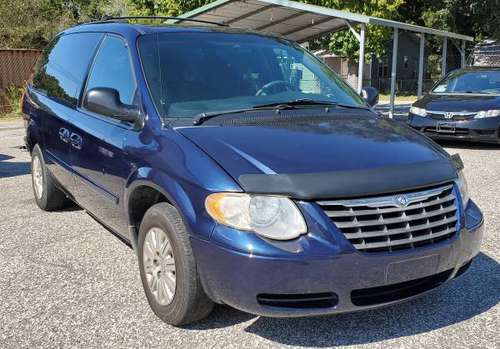 2005 chrysler town country van. for sale in North Charleston, SC