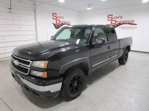 2006 CHEVROLET SILVERADO 1500 LS 4X4 XCAB - cars & trucks - by... for sale in Des Moines, IA
