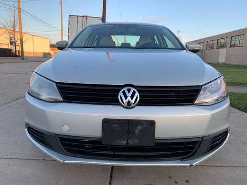 Volkswagen Jetta 2011 - cars & trucks - by dealer - vehicle... for sale in Chicago, IL