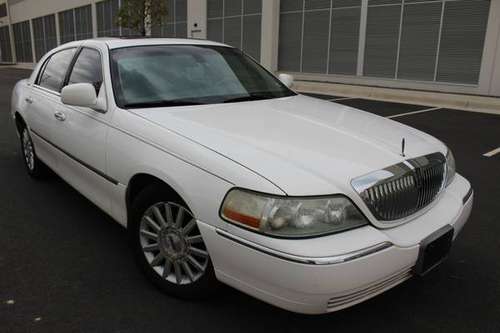 2003 LINCOLN TOWN CAR SIGNATURE WHITE!!! - cars & trucks - by owner... for sale in Sterling, District Of Columbia