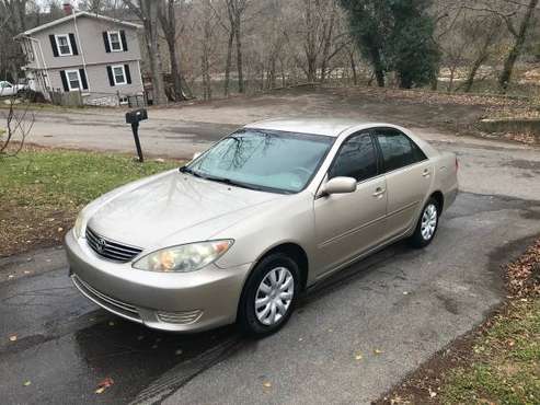 05 Toyota Camry LE - cars & trucks - by owner - vehicle automotive... for sale in Danville, KY
