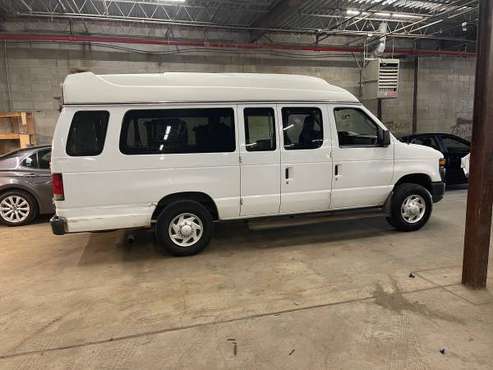 2014 Ford Van 15 passenger Hi-Top Van white 139k miles CLEAN - cars for sale in Middle Village, NY