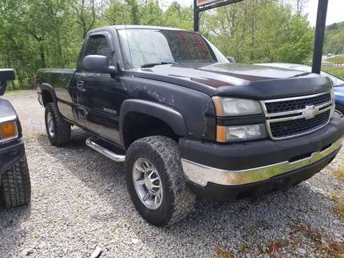 06 Chevy Silverado 4x4 2500 - - by dealer - vehicle for sale in Parkersburg , WV