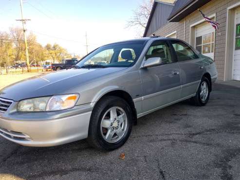 01 TOYOTA CAMERY (1 OWNER) NO WRECKS LOW MILES NO ISSUES!! - cars &... for sale in Franklin, OH