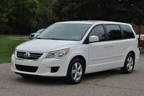 2010 VOLKSWAGEN ROUTAN SE WITH RSE RUST FREE DUAL SCREEN REAR SEAT... for sale in Flushing, MI