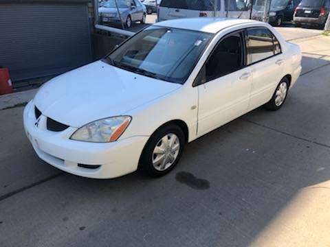 2005 MITSUBISHI LANCER. GAS SAVER DRIVES LIKE NEW for sale in Chicago, IL