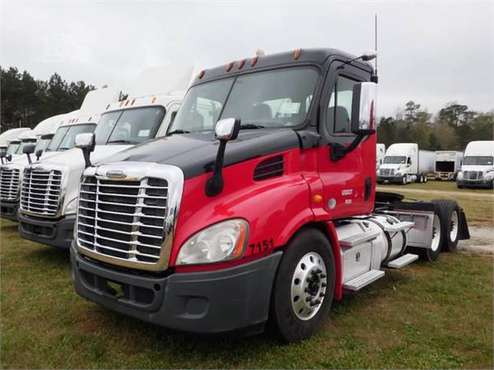 2014 FREIGHTLINER CASCADIA DAYCAB - cars & trucks - by dealer -... for sale in Lakeland, FL