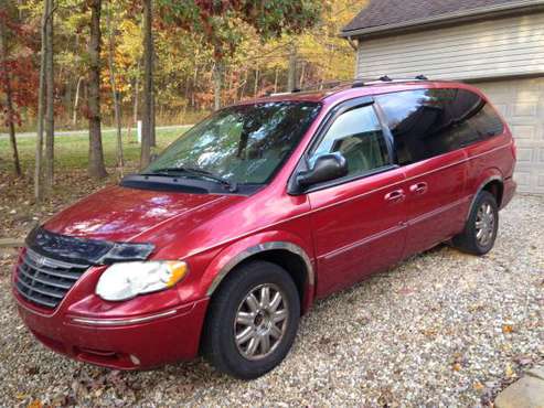 2005 Chrysler Town & Country Limited for sale in Howard, OH