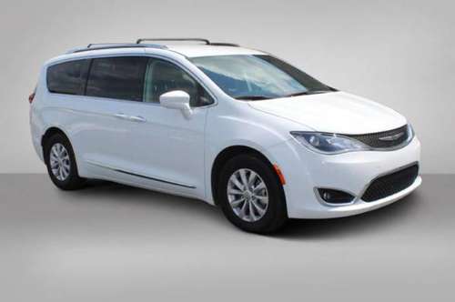 2019 Chrysler Pacifica Touring L - cars & trucks - by dealer -... for sale in Jackson, IL