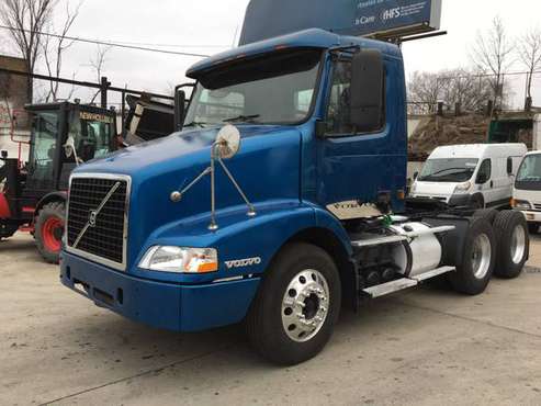 2002 Volvo VNM ( Day Cab ) - cars & trucks - by owner - vehicle... for sale in Chicago, IL