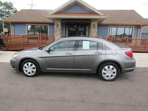 2013 Chrysler 200 LX Low Miles - cars & trucks - by dealer - vehicle... for sale in Hamilton, OH