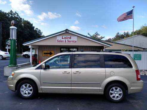 2010 CHRYSLER TOWN AND COUNTRY for sale in Muskegon, MI