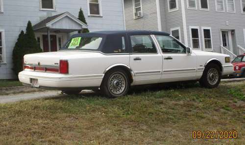 Lincoln Town Car 1995 - cars & trucks - by owner - vehicle... for sale in Fitchburg, MA