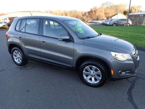 ****2010 VW TIGUAN-ONE OWNER-GREAT SERVICE RECORDS-RUNS/LOOKS... for sale in East Windsor, CT