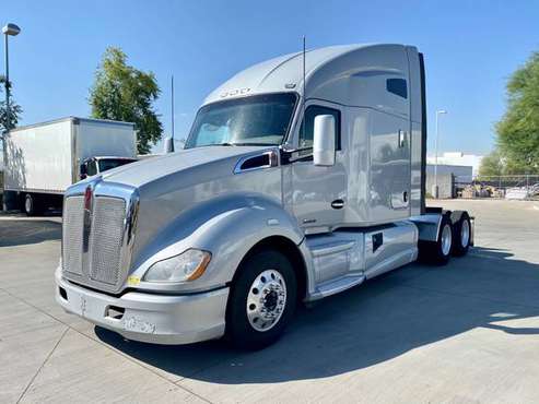 2015 KENWORTH T680 SLEEPER TRUCK - cars & trucks - by dealer -... for sale in Phoenix, AZ