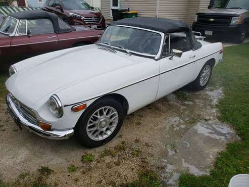 1972 ENGLISH MG MGB CONVERTIBLE – RUNS GREAT – NICE WINTER PROJECT. for sale in Appleton, WI