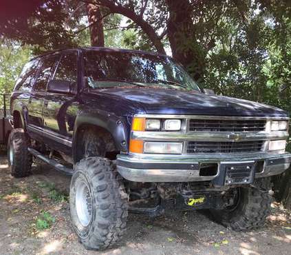 ‘99’ Suburban 2500 - cars & trucks - by owner - vehicle automotive... for sale in Beloit, WI