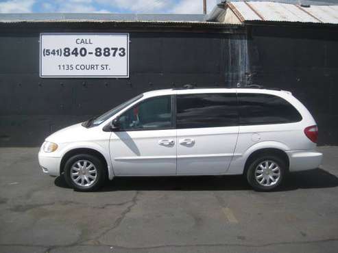 2001 Chrysler Town & Country EX Minivan (Runs Great, Loaded) - cars & for sale in Medford, OR
