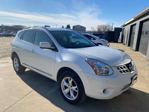 2011 Nissan Rogue SV AWD - cars & trucks - by dealer - vehicle... for sale in Rochester, MN