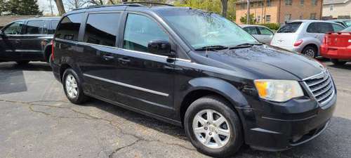 2009 Chrysler Town and Country - - by dealer - vehicle for sale in Lansing, MI
